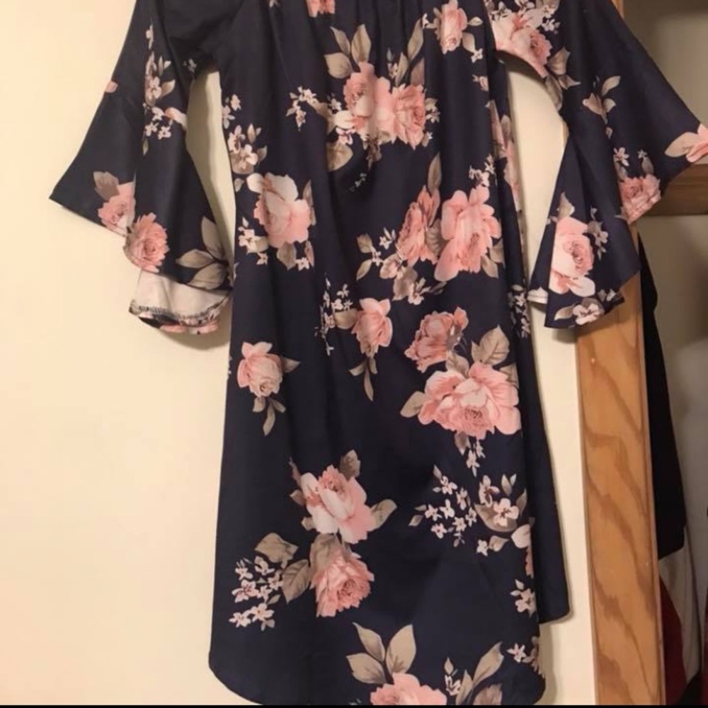 Dress - Picture 3 of 4